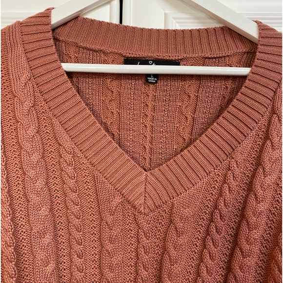 EUC Love Tree Size Large Women’s Cropped V Neck Cable Knit Sweater Rose Colour - Picture 4 of 9